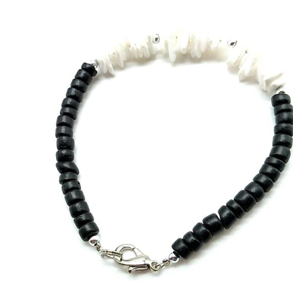 Puka Shell Bracelet Black White Chips Lobster Clasp - Picture 4 of 13